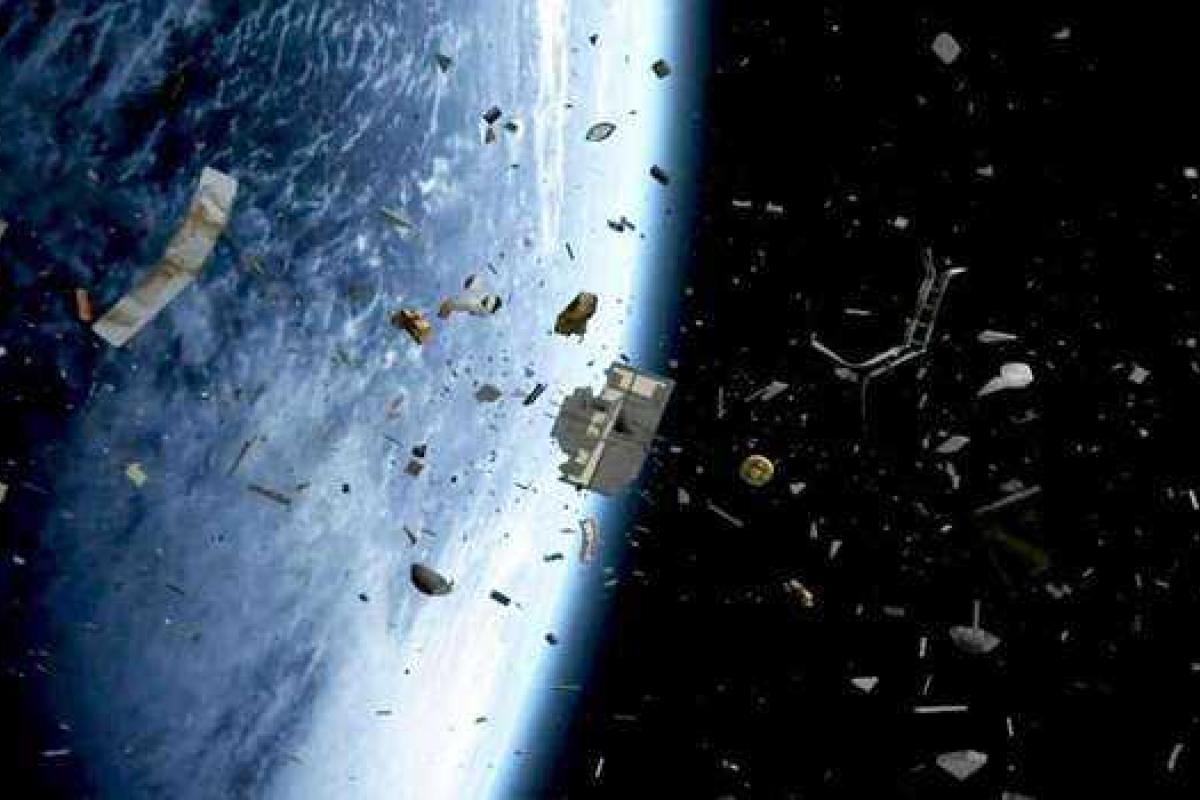 Очевидец снял на видео сжигание космического мусора в небе над США Очевидец снял на видео сжигание космического мусора в небе над США