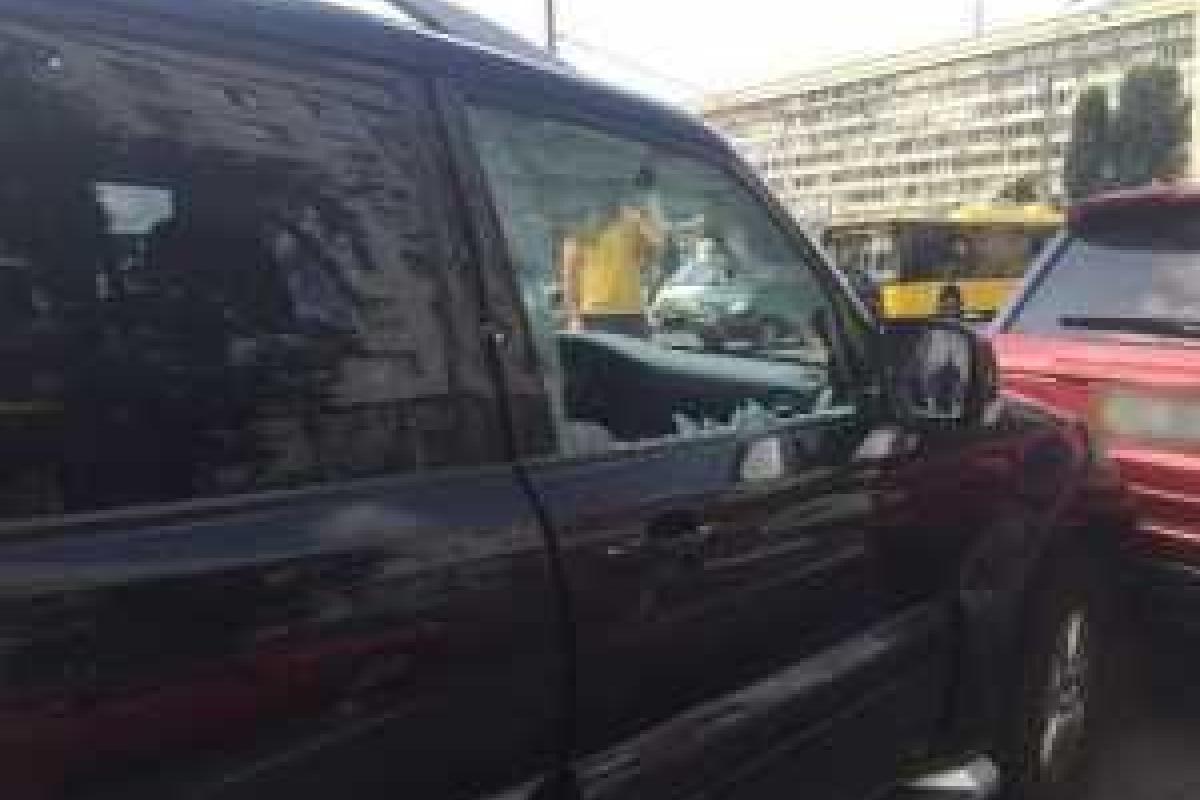 В Киеве неизвестные жестоко расстреляли мужчину В Киеве неизвестные жестоко расстреляли мужчину