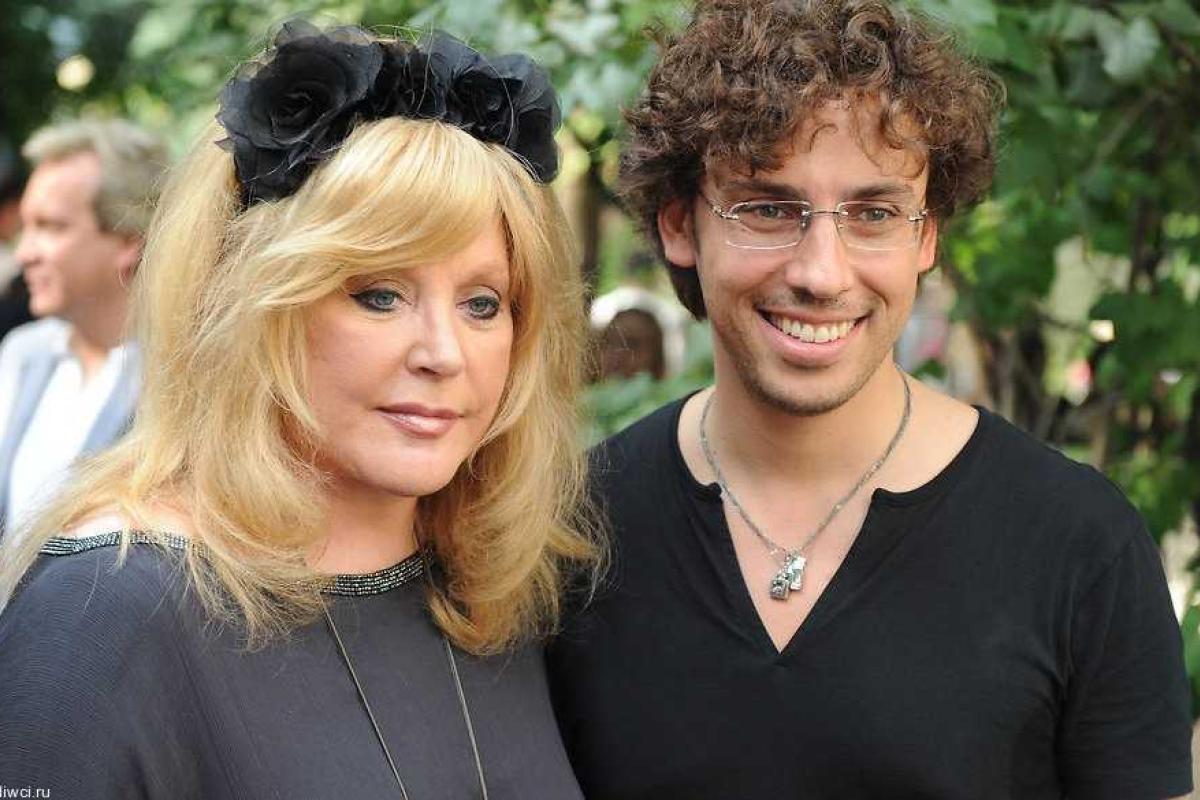 Сын Аллы Пугачевой и Максима Галкина начал курить