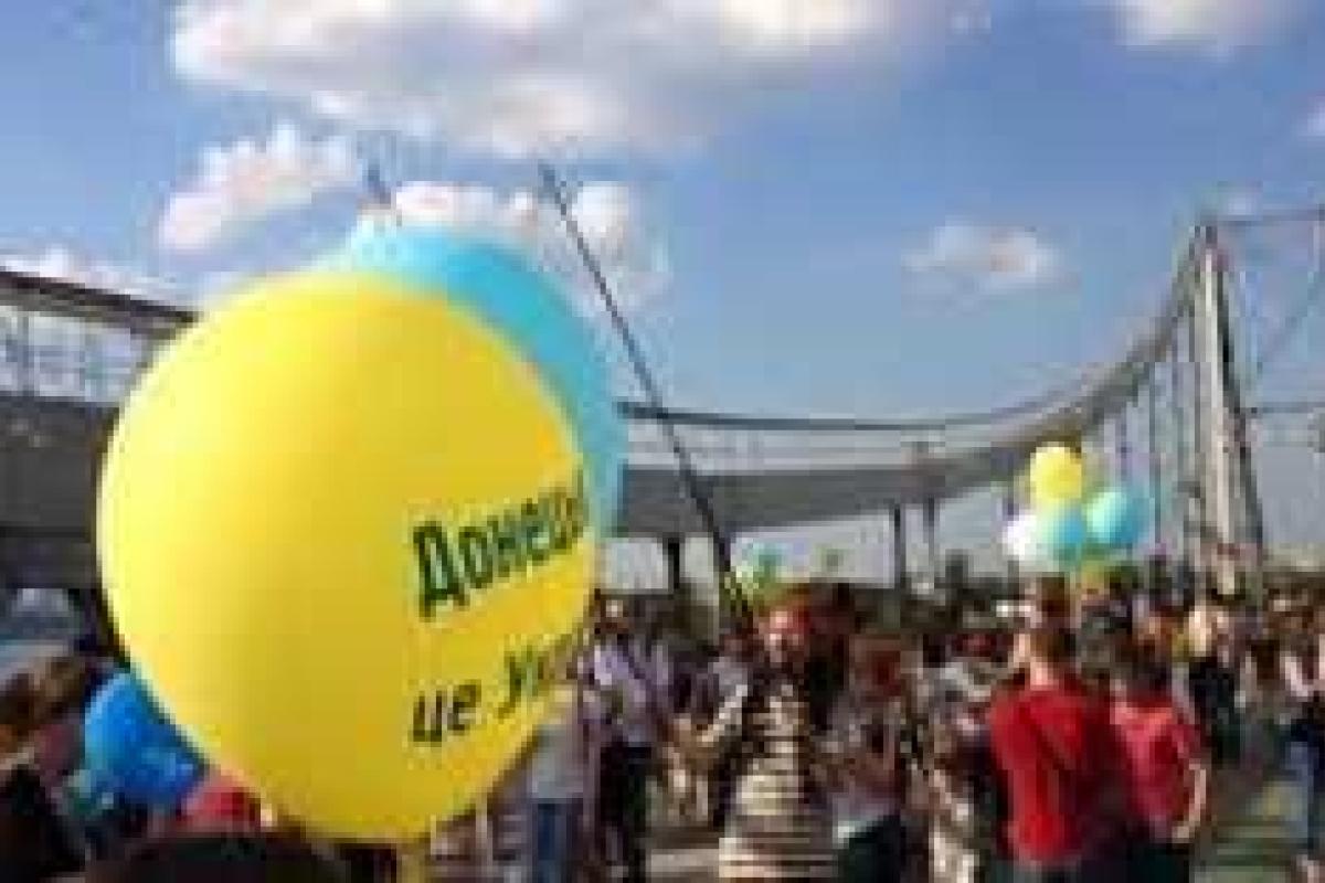 Патриотка из Донецка придумала необычный способ напоминать соседям, что Донбасс - это Украина