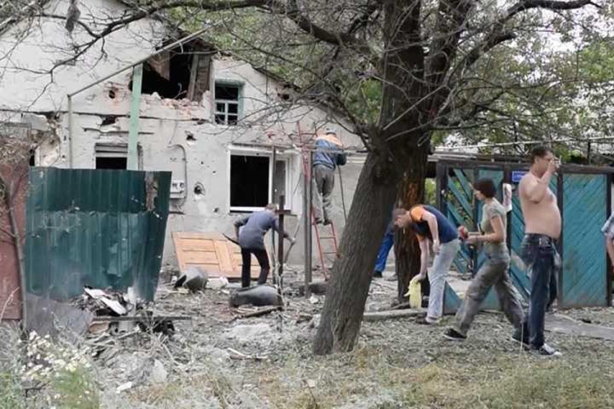 В Горловке семья успела спрятаться за мгновение до прямого попадания снаряда в дом