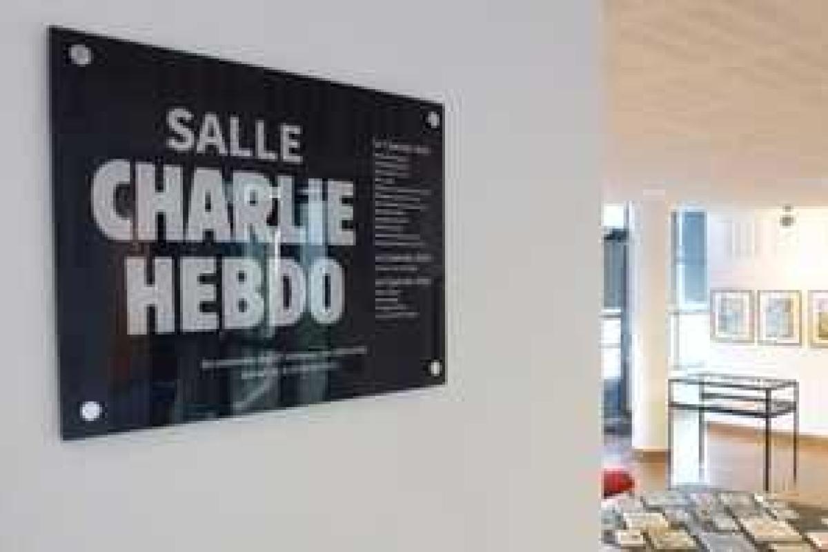 Журнал Charlie Hebdo высмеял российских спортсменов, отстраненных от Олимпиады-2016 Журнал Charlie Hebdo высмеял российских спортсменов, отстраненных от Олимпиады-2016