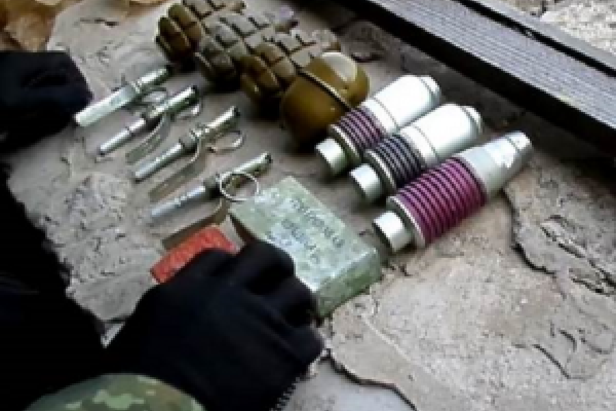 В Харьковской области правоохранители обнаружили тайник с оружием, ищут владельцев В Харьковской области правоохранители обнаружили тайник с оружием, ищут владельцев
