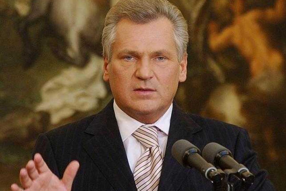 Квасьневский посоветовал Украине забыть о вступлении в НАТО и ЕС