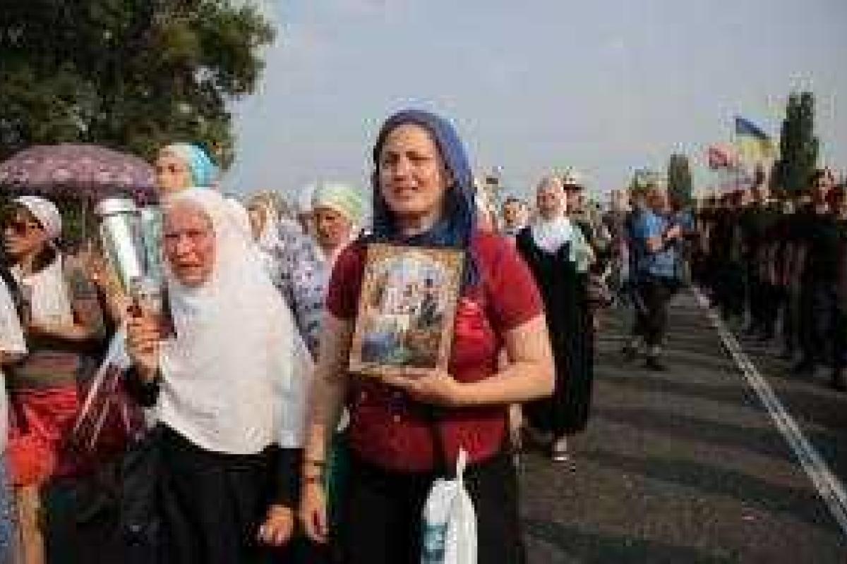 К "крестному ходу" на Житомирской трассе присоединилась еще одна колонна