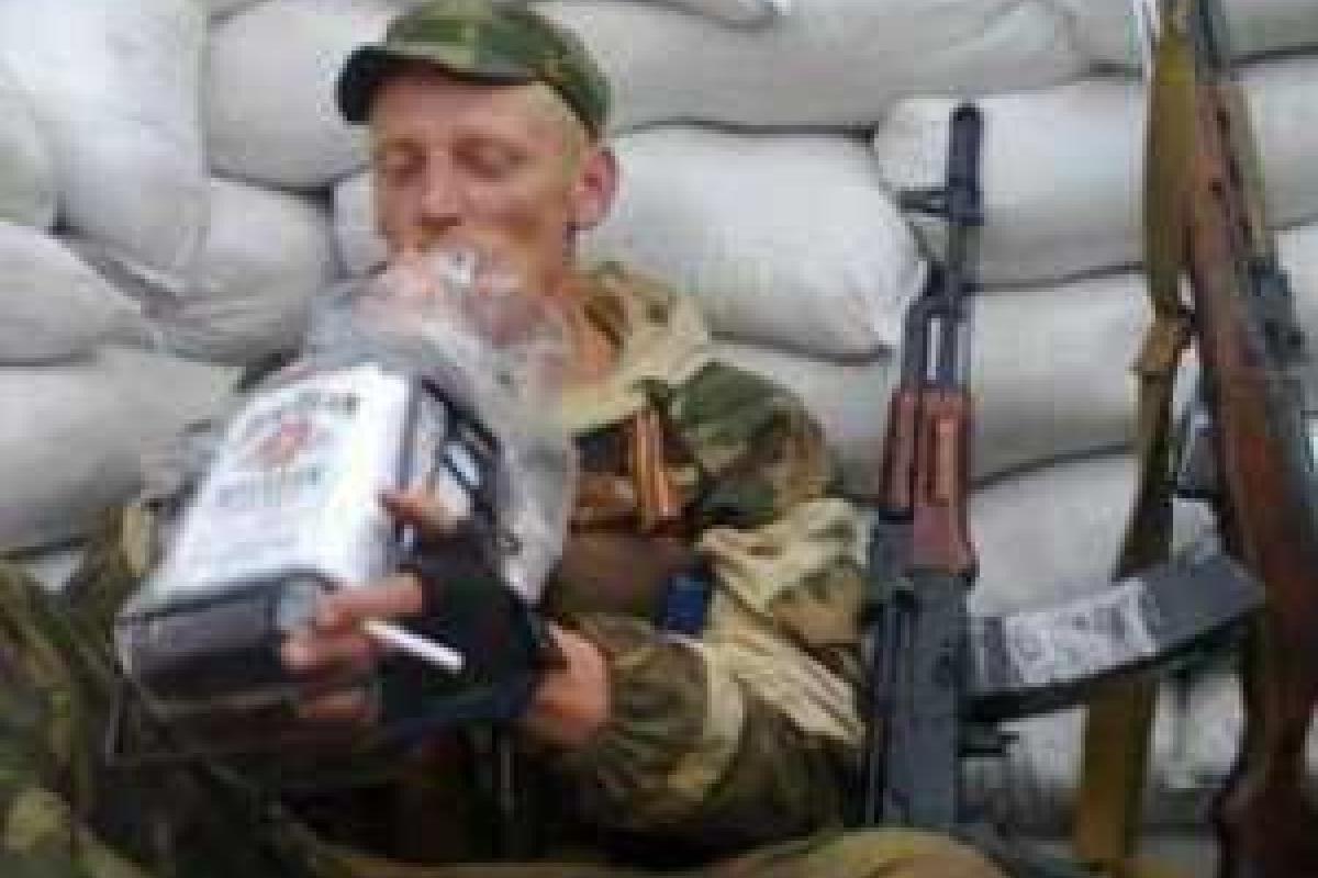 Боевики "ДНР" вместо исполнения "воинского долга" все больше предпочитают выпивку и дебоши Боевики "ДНР" вместо исполнения "воинского долга" все больше предпочитают выпивку и дебоши