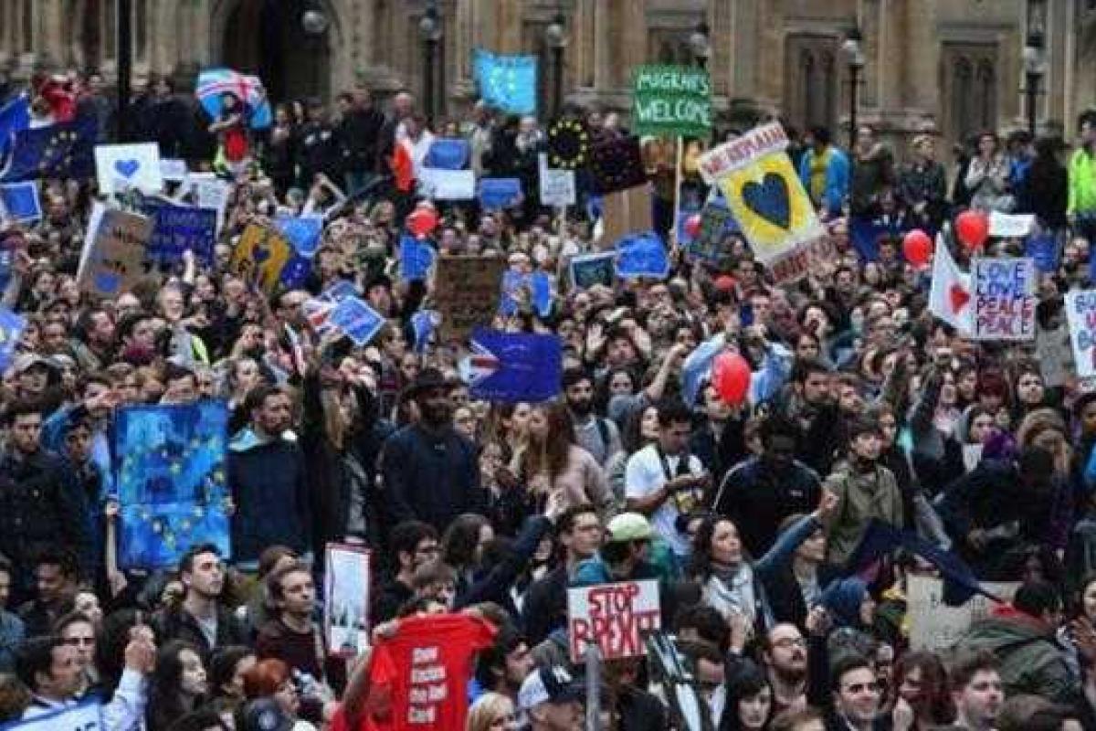 Лондонский «Майдан»: люди вышли на улицы Лондонский «Майдан»: люди вышли на улицы