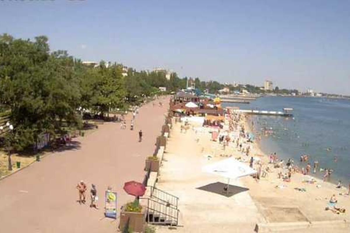 На крымских пляжах пусто даже в выходной: в сети показали фото На крымских пляжах пусто даже в выходной: в сети показали фото