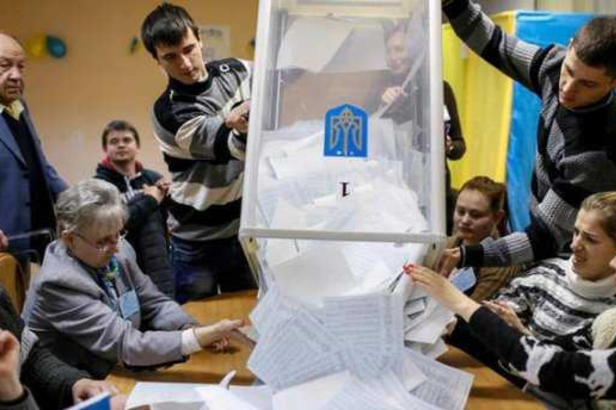 ЦИК обработала треть бюллетеней: кто лидирует на довыборах в Раду