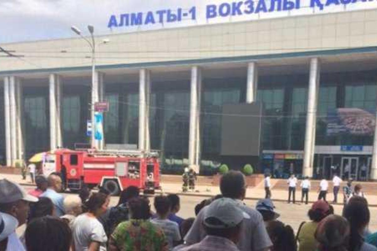 Стрельба в Алматы: появились видео с места происшествия Стрельба в Алматы: появились видео с места происшествия