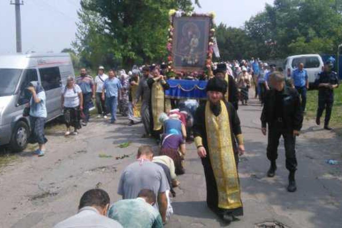 В "Азове" рассказали, как будут реагировать на "крестный ход" в столице В "Азове" рассказали, как будут реагировать на "крестный ход" в столице