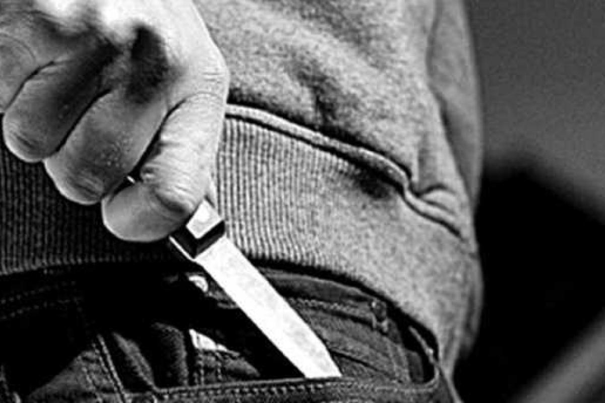 В Хмельницком злоумышленник набросился с ножом на патрульную полицейскую В Хмельницком злоумышленник набросился с ножом на патрульную полицейскую