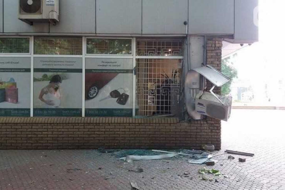 В Запорожье ночью прогремел взрыв в банке В Запорожье ночью прогремел взрыв в банке