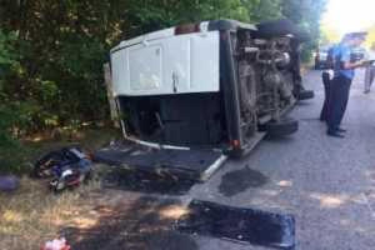 ДТП под Мариуполем: на полной скорости перевернулся микроавтобус, есть пострадавшие ДТП под Мариуполем: на полной скорости перевернулся микроавтобус, есть пострадавшие