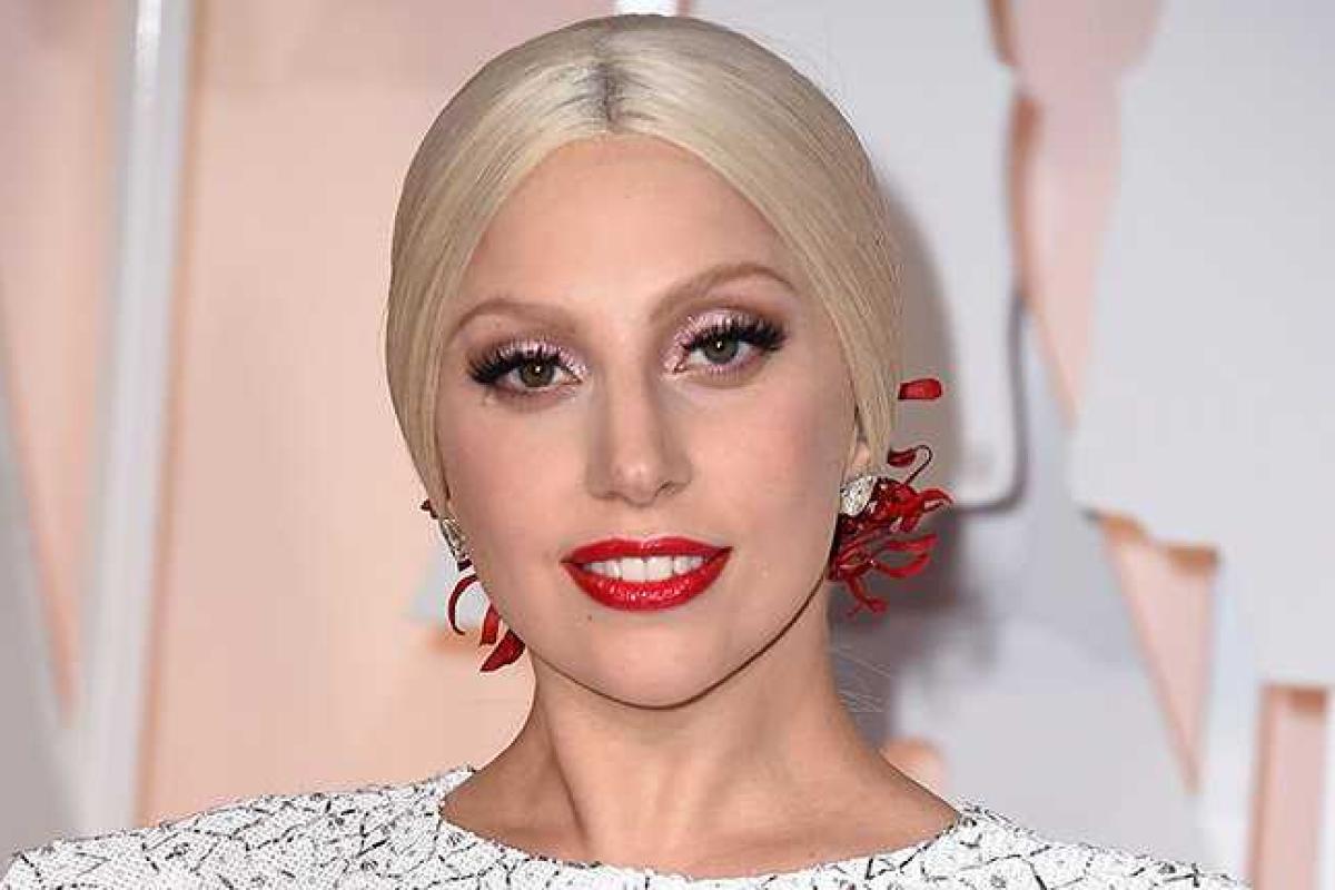 Леди Гага решила перенести свадьбу из-за беременности Леди Гага решила перенести свадьбу из-за беременности