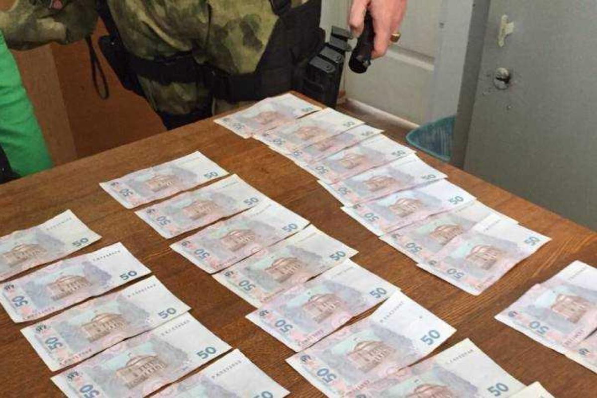 В Луганской области ветеринар вымогала взятку за справку на продажу мяса В Луганской области ветеринар вымогала взятку за справку на продажу мяса