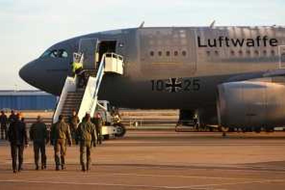 В Турции местные власти заблокировали военную базу НАТО В Турции местные власти заблокировали военную базу НАТО