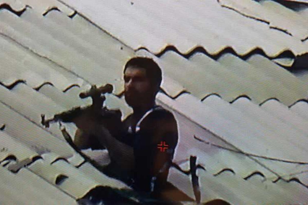 Обнародована фотография снайпера, который застрелил полицейского в Ереване Обнародована фотография снайпера, который застрелил полицейского в Ереване