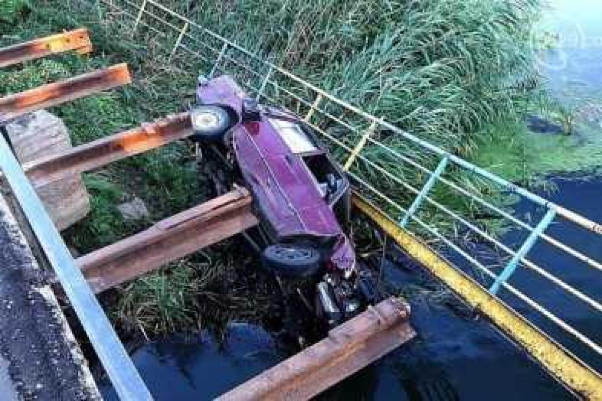 Водителем автомобиля, упавшего в реку в Мариуполе, оказался пьяный военнослужащий