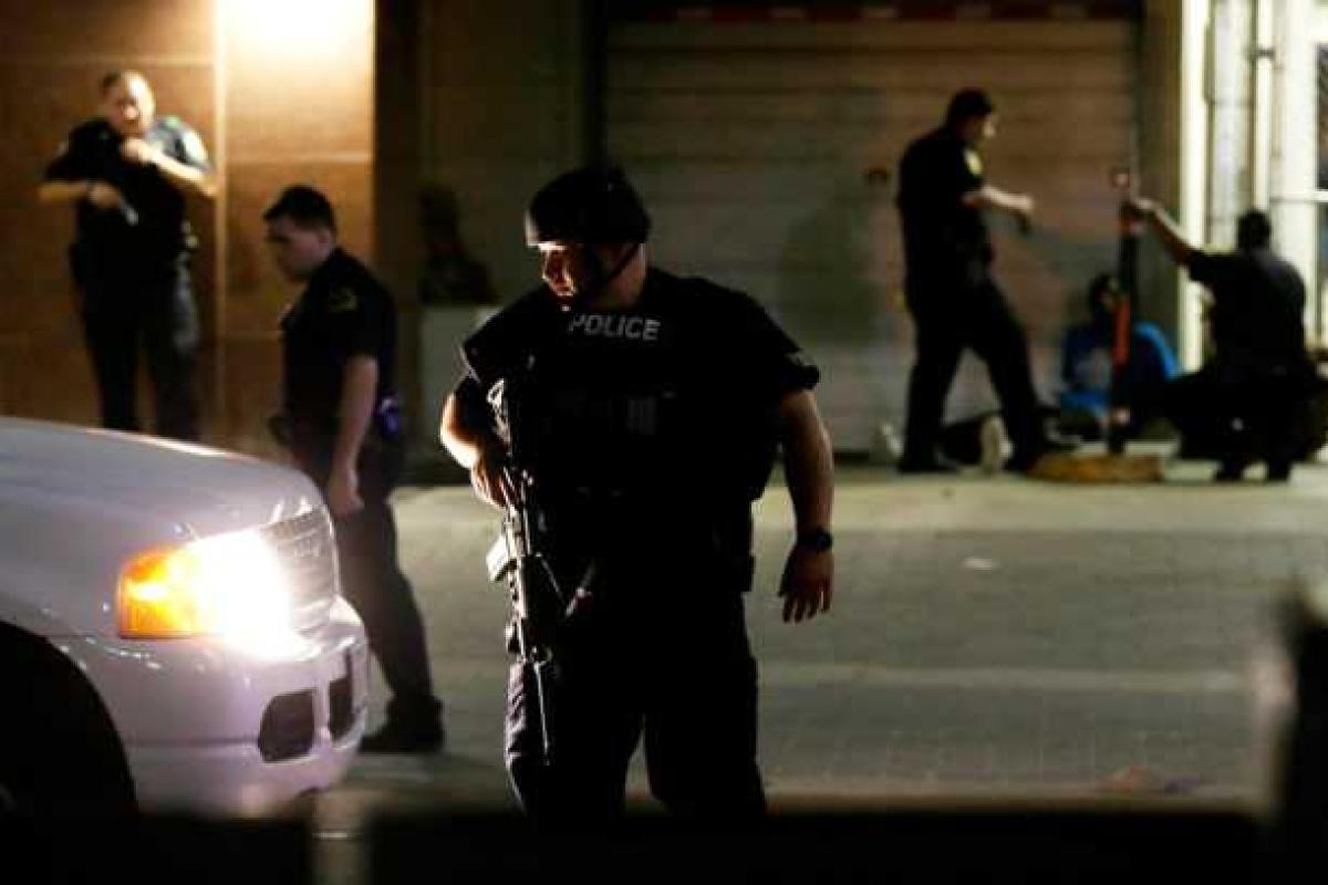 Убийца полицейских в Далласе оставил зашифрованное послание кровью Убийца полицейских в Далласе оставил зашифрованное послание кровью