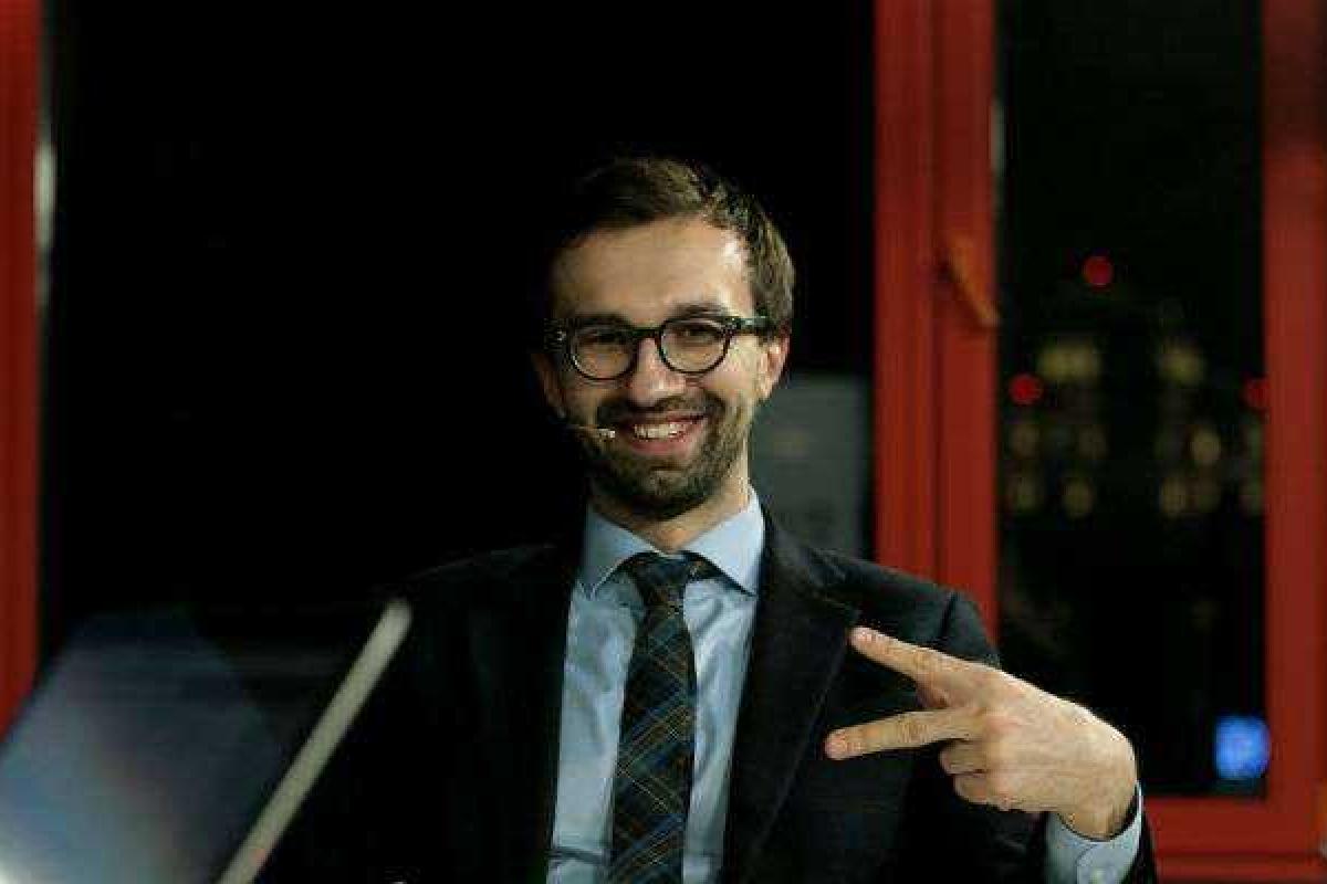 Народный депутат Лещенко показал представление об аресте Онищенко