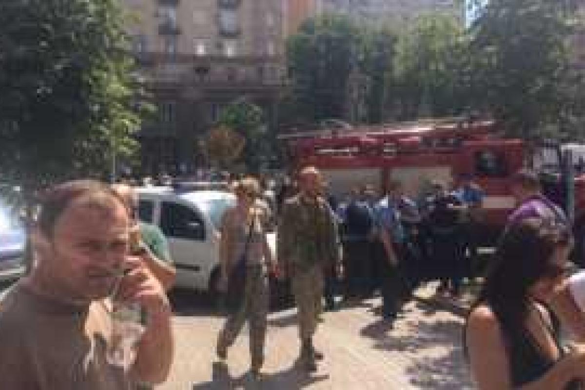 В Киеве продолжается борьба за "Батю": активисты заблокировали Крещатик В Киеве продолжается борьба за "Батю": активисты заблокировали Крещатик