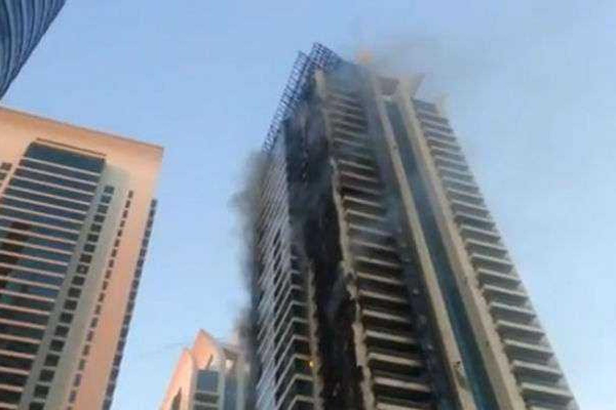 В Дубае пылал 75-этажный небоскреб: опубликовано видео В Дубае пылал 75-этажный небоскреб: опубликовано видео