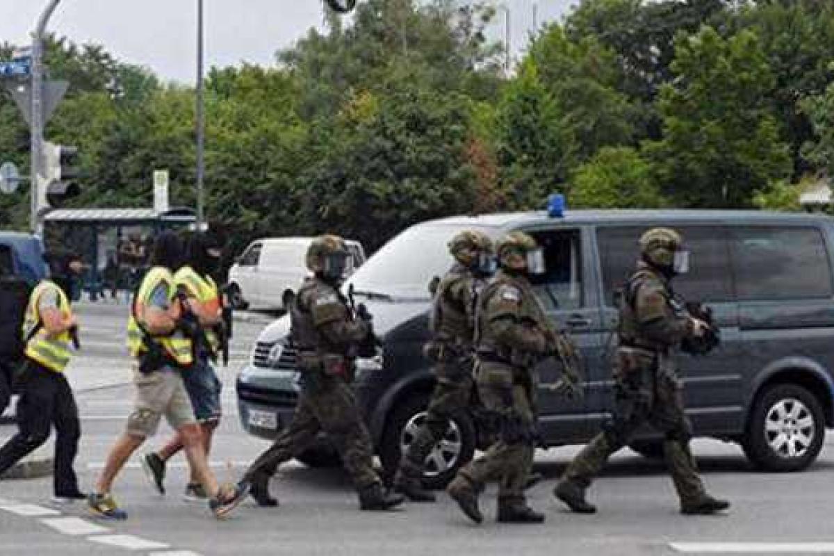 В полиции Мюнхена рассказали о личности террориста, убившего людей в торговом центре В полиции Мюнхена рассказали о личности террориста, убившего людей в торговом центре