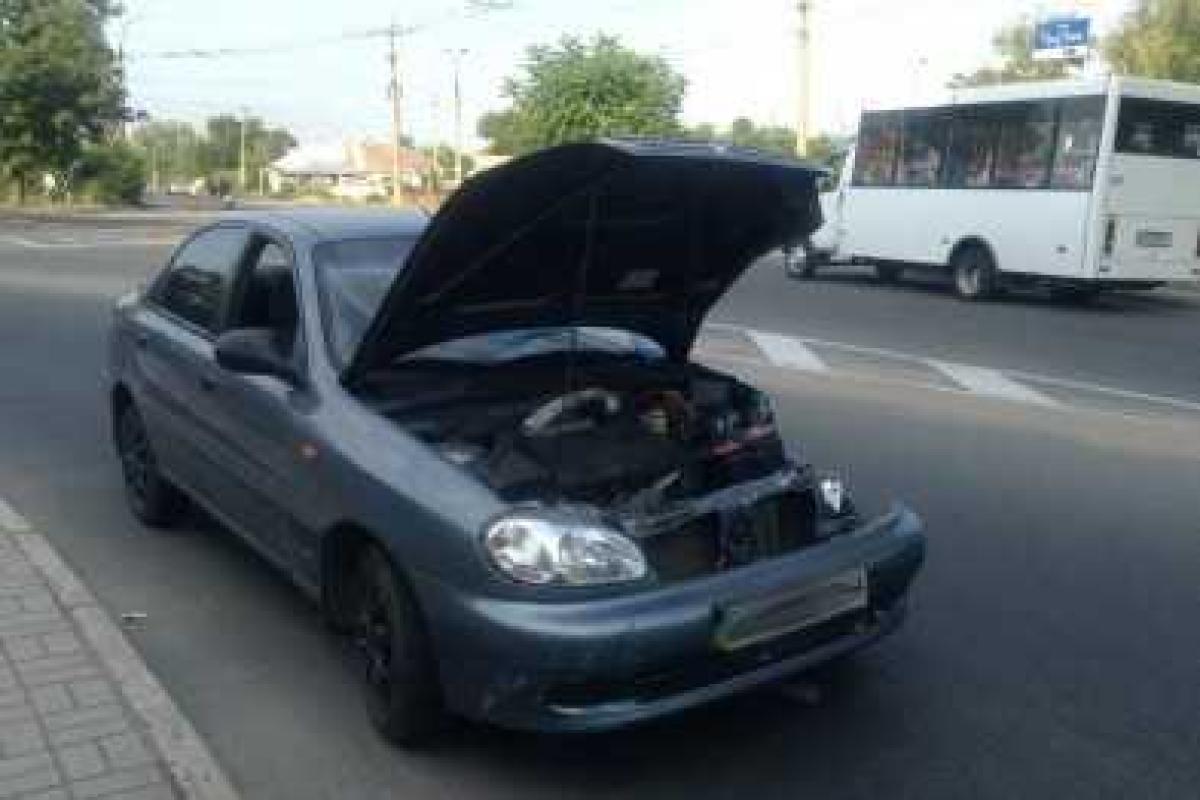 ДТП в Мариуполе: автомобиль врезался в столб, чтобы не сбить пешехода ДТП в Мариуполе: автомобиль врезался в столб, чтобы не сбить пешехода