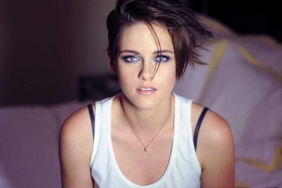 Кристен Стюарт разочаровала публику выбором откровенного наряда Кристен Стюарт разочаровала публику выбором откровенного наряда