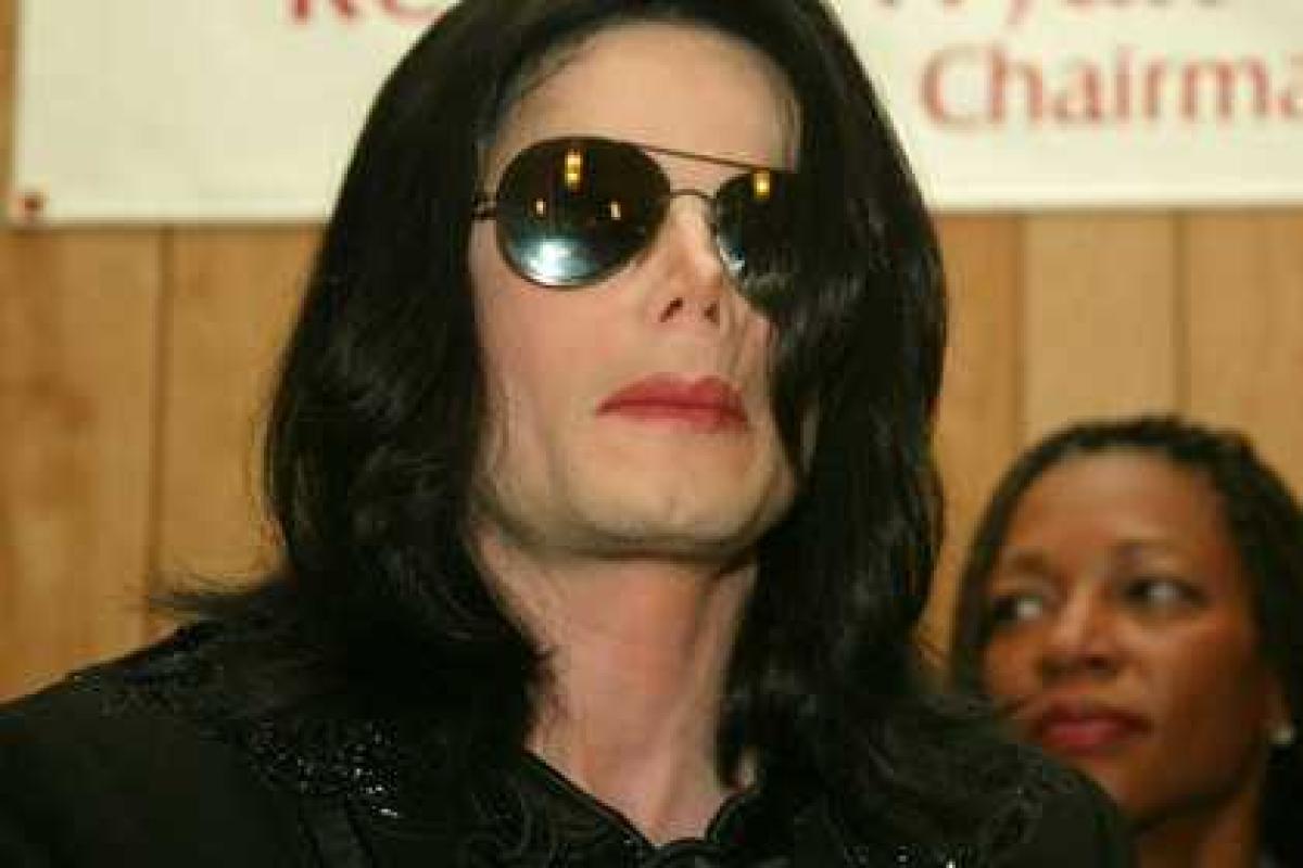 Врач Майкла Джексона рассказал, что певец хотел жениться на 11-летней Эмме Уотсон