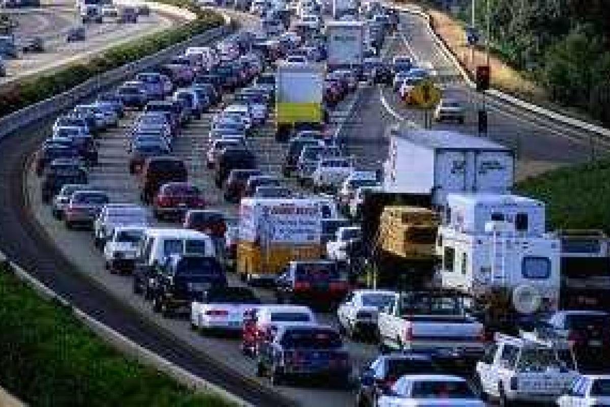 В Киеве с раннего утра образовались огромные пробки В Киеве с раннего утра образовались огромные пробки