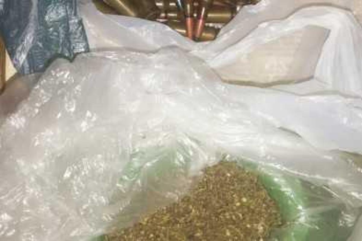 В Мариуполе правообхранители обнаружили у мужчины коноплю и патроны В Мариуполе правообхранители обнаружили у мужчины коноплю и патроны