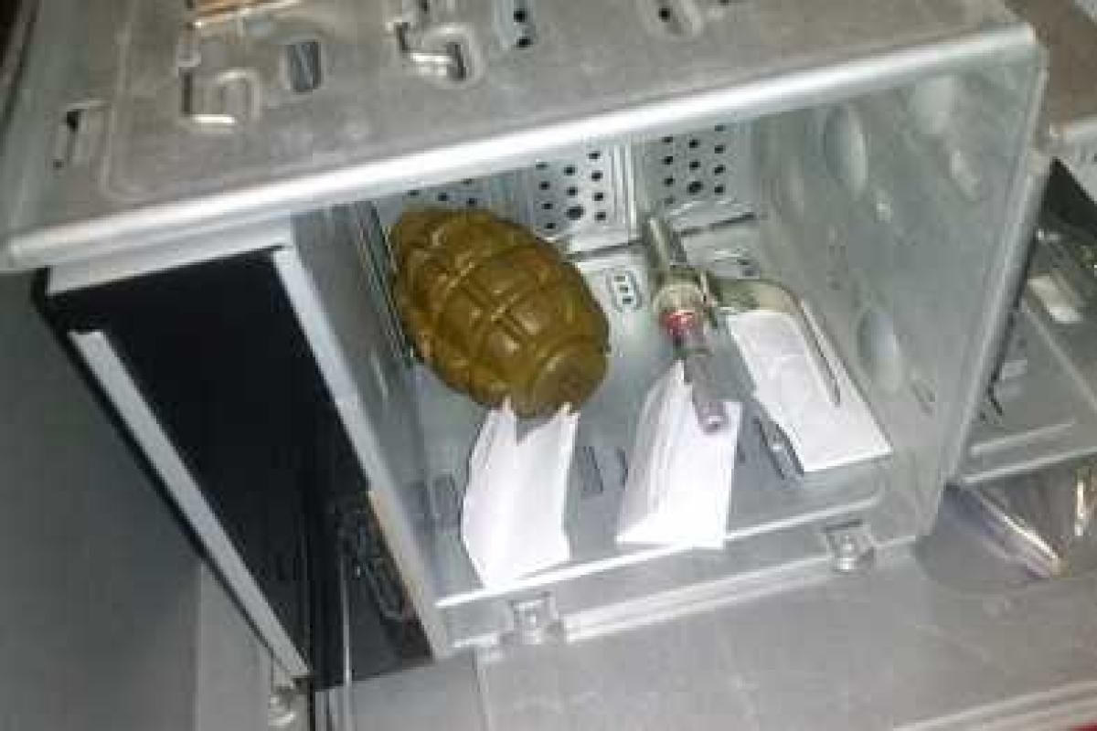 Житель Мариуполя хранил гранату и наркотики в системном блоке компьютера Житель Мариуполя хранил гранату и наркотики в системном блоке компьютера