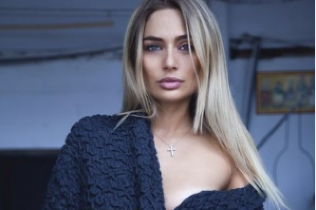 Актрису Наталью Рудову застукали за страстными поцелуями с солистом «Иванушек» Актрису Наталью Рудову застукали за страстными поцелуями с солистом «Иванушек»