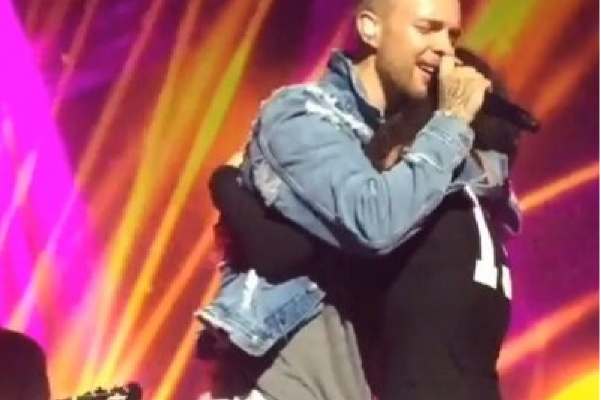 Егор Крид на концерте довел поклонницу до истерики