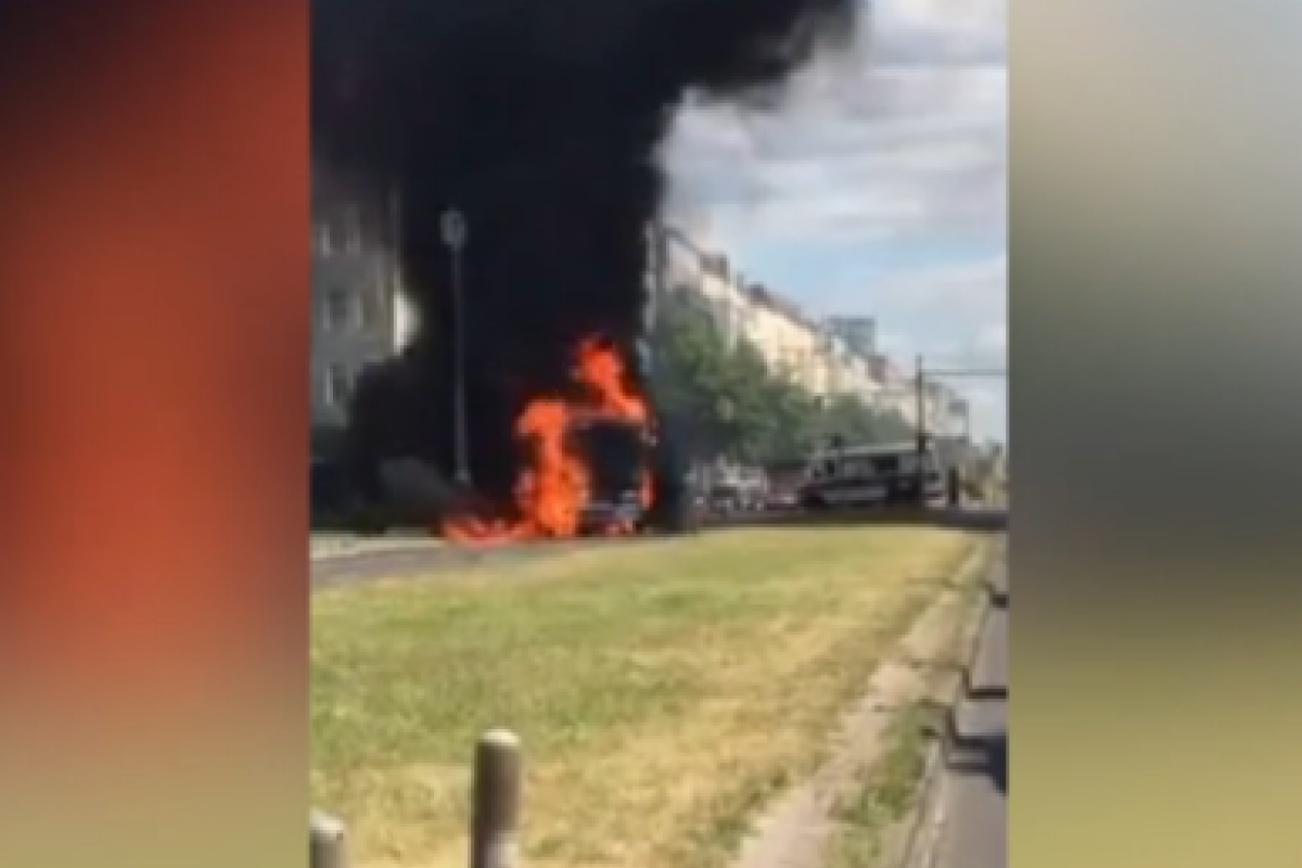 В Берлине взорвался грузовик: видео мощного пожара опубликовано в сети В Берлине взорвался грузовик: видео мощного пожара опубликовано в сети