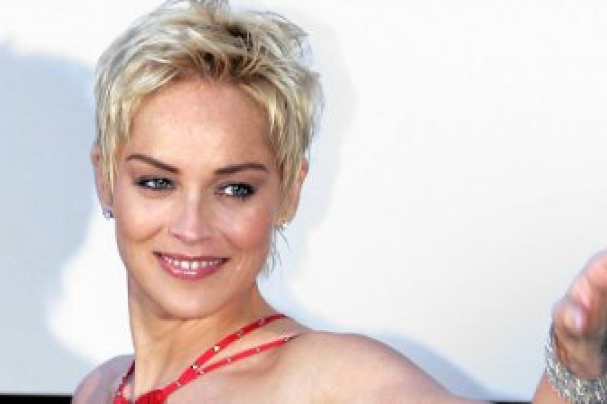 59-летняя Шэрон Стоун поразила идеальным телом