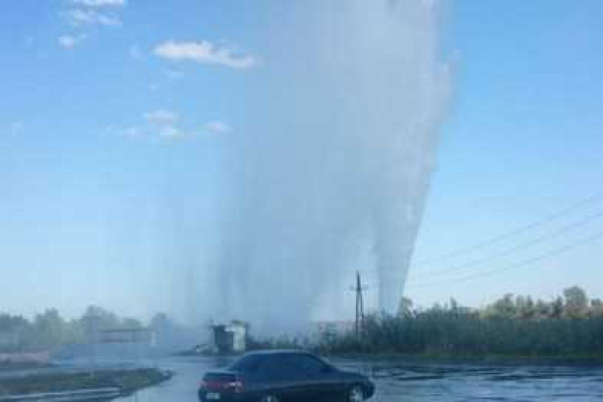 На блокпосту вблизи Славянска из-под земли забил 15-метровый "фонтан"