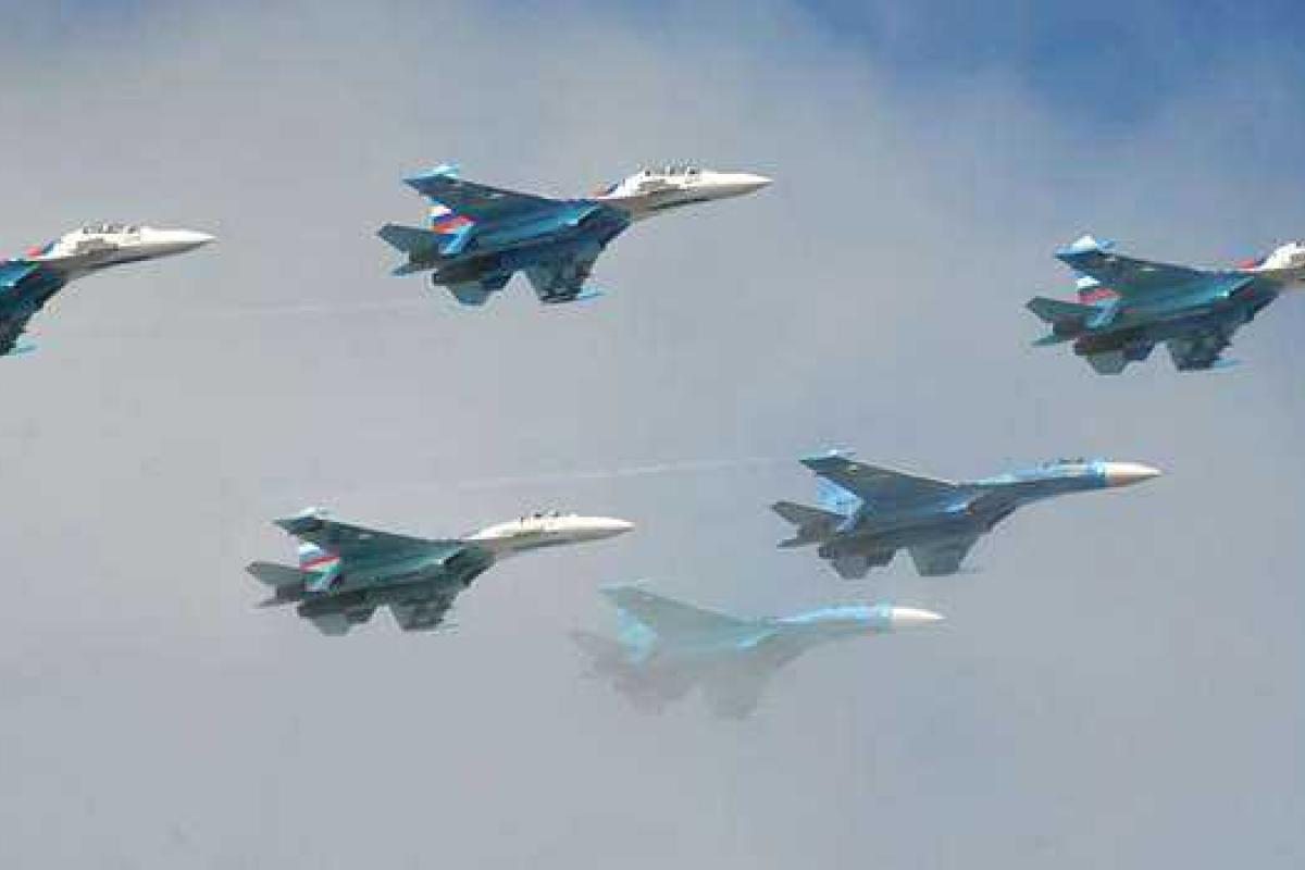 Российские боевые самолеты заметили над пляжем в Крыму Российские боевые самолеты заметили над пляжем в Крыму