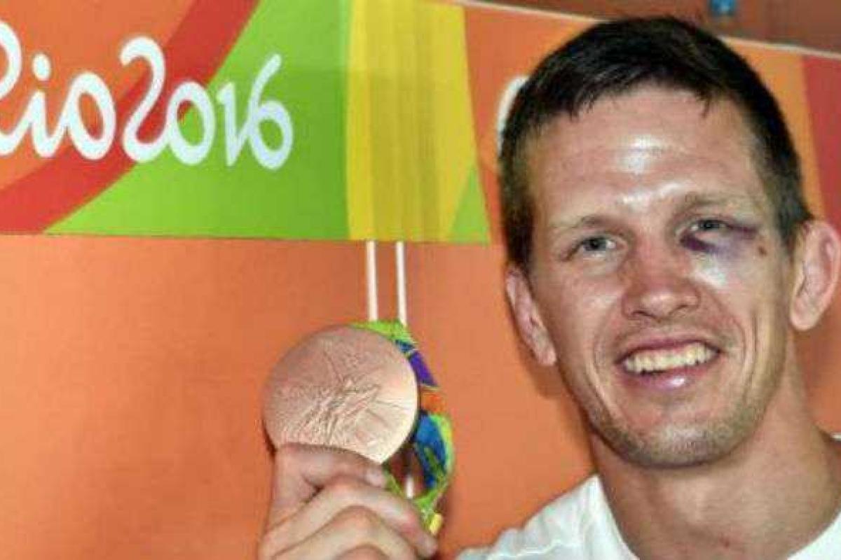 На пляже в Рио ограбили и избили бельгийского дзюдоиста На пляже в Рио ограбили и избили бельгийского дзюдоиста