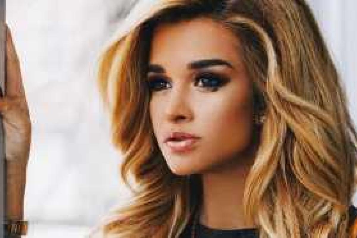 В соцсети фанаты раскритиковали брови Ксении Бородиной