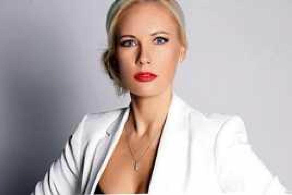 Елена Летучая ошеломила поклонников откровенным свадебным нарядом