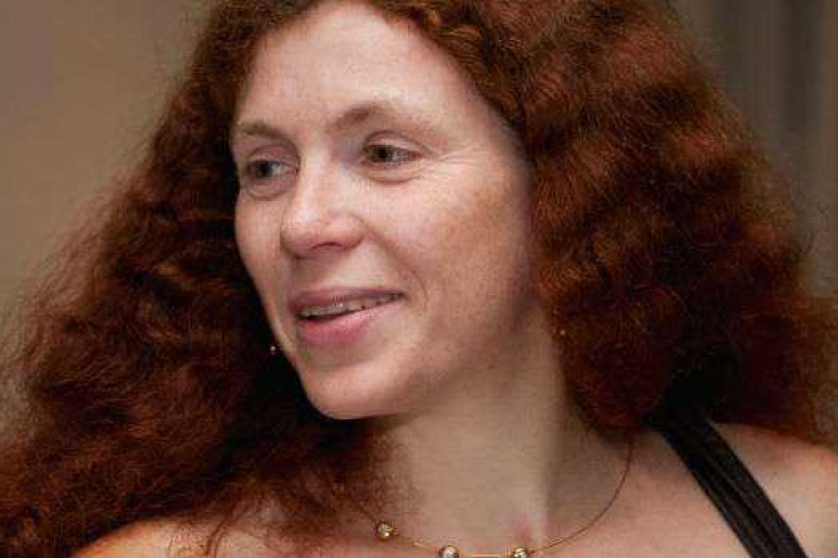 В Сети появилось видео облитой фекалиями журналистки Латыниной В Сети появилось видео облитой фекалиями журналистки Латыниной