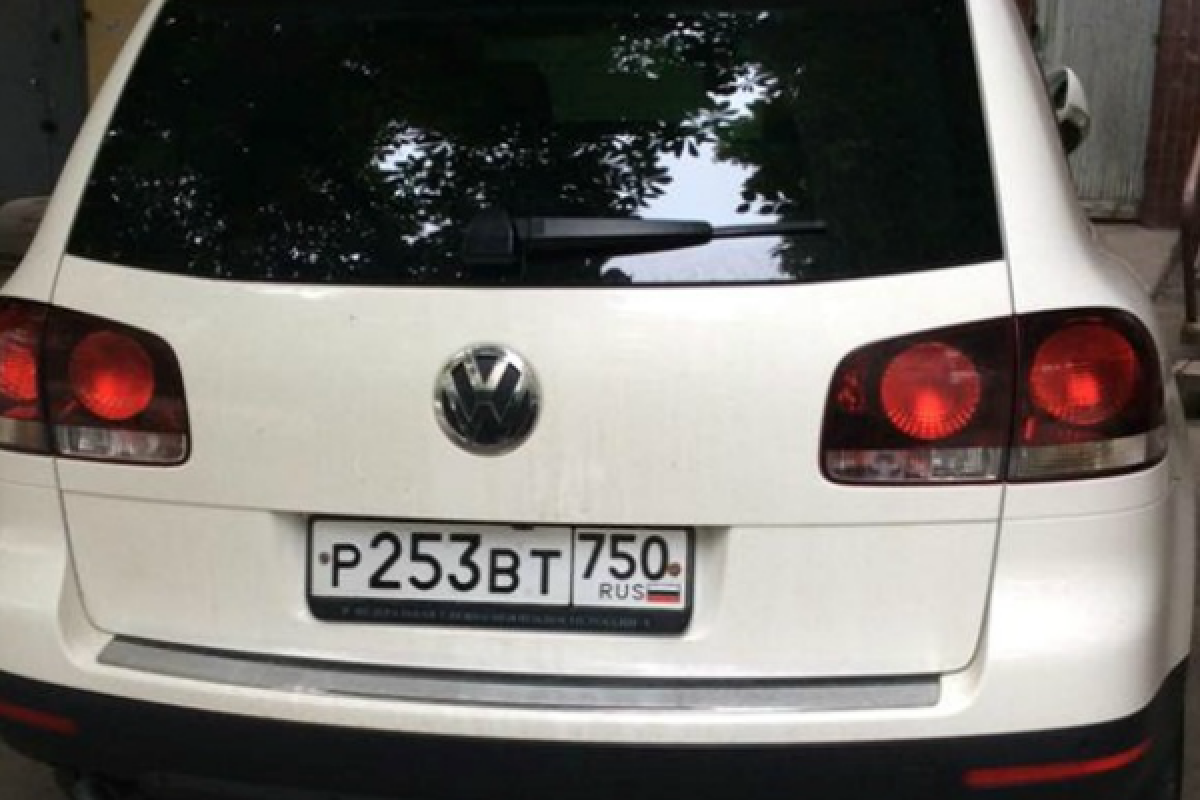 В Запорожье местные жители заметили автомобиль с номерами ФСБ