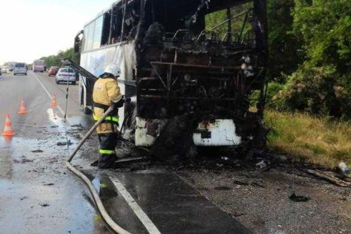 В Крыму на ходу загорелся автобус с пассажирами В Крыму на ходу загорелся автобус с пассажирами