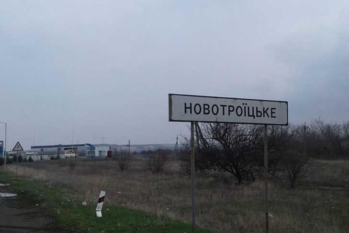 В Новотроицком бойцы ВСУ насчитали более 35 артиллерийских снарядов после ночного обстрела