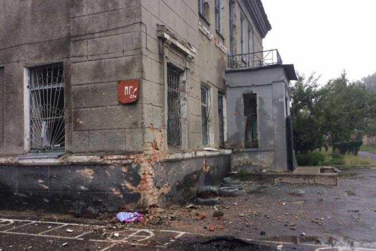 В Горловке обстрелом повреждены 9 частных домов и школа: обнародованы адреса попаданий