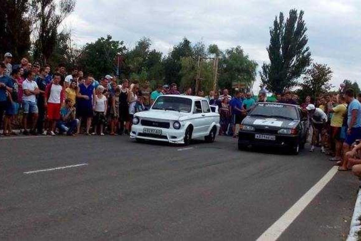 В оккупированной Горловке прошли соревнования по дрэг-рэйсингу В оккупированной Горловке прошли соревнования по дрэг-рэйсингу