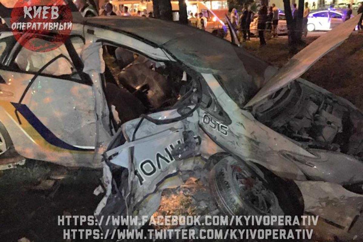 Патрульная полиция попала в серьезное ДТП в Киеве Патрульная полиция попала в серьезное ДТП в Киеве
